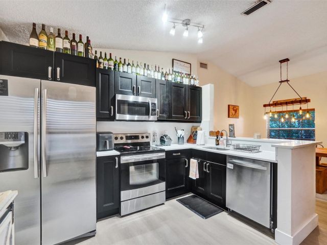 Продажа дома по адресу 895 SW 180th Ter - фото 6287619