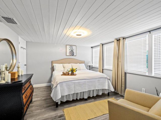 Продажа дома по адресу 5219 NE 20 Ter Terrace - фото 6288610