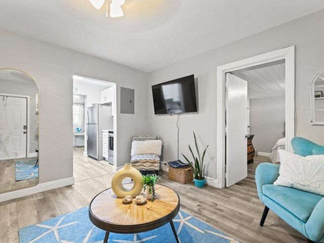 Продажа дома по адресу 5219 NE 20 Ter Terrace - фото 6288615