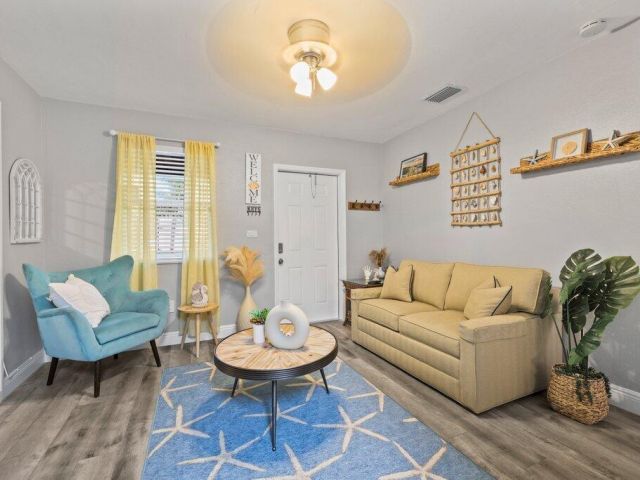 Продажа дома по адресу 5219 NE 20 Ter Terrace - фото 6288617