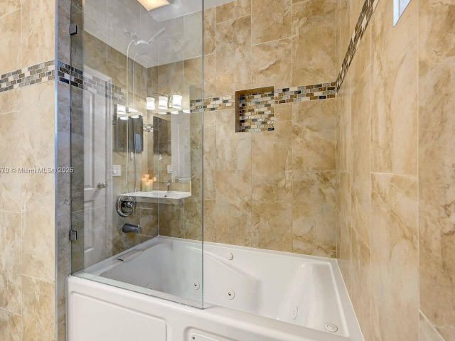 Дом в аренду по адресу 1228 Johnson St - фото 6287562