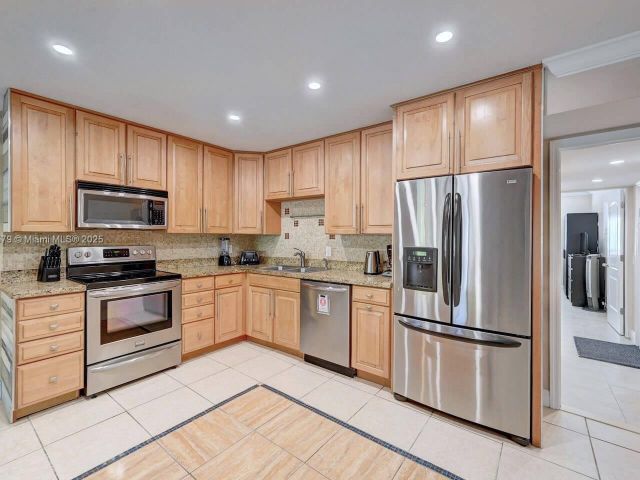 Дом в аренду по адресу 1228 Johnson St - фото 6287569