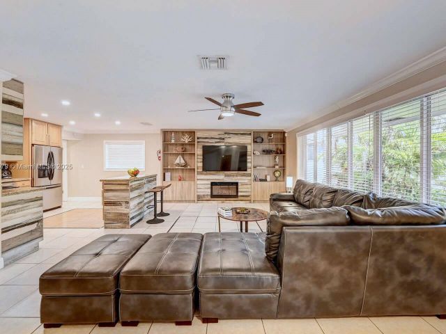 Дом в аренду по адресу 1228 Johnson St - фото 6287575