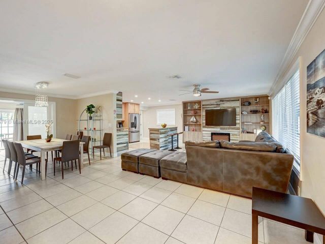 Дом в аренду по адресу 1228 Johnson St - фото 6287576