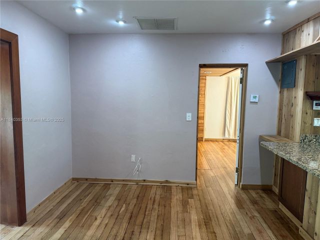 Дом в аренду по адресу 612 SW 11th Ct 612 - фото 6288253