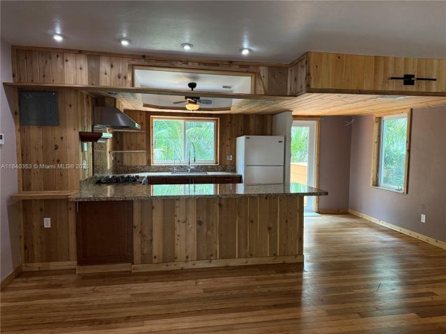 Дом в аренду по адресу 612 SW 11th Ct 612 - фото 6288255