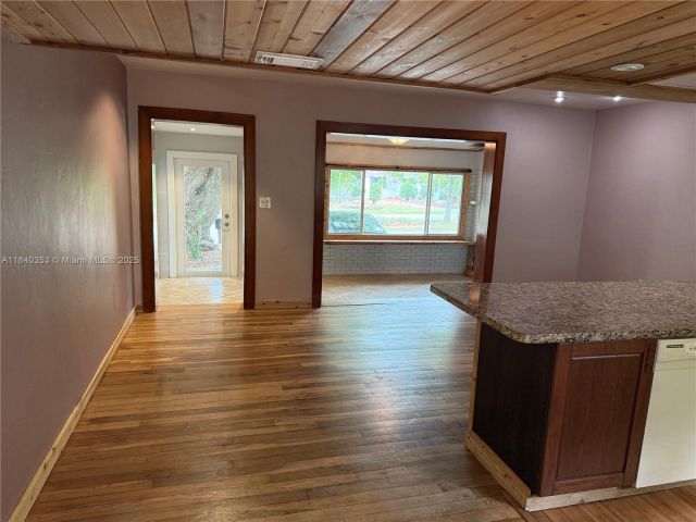 Дом в аренду по адресу 612 SW 11th Ct 612 - фото 6288256