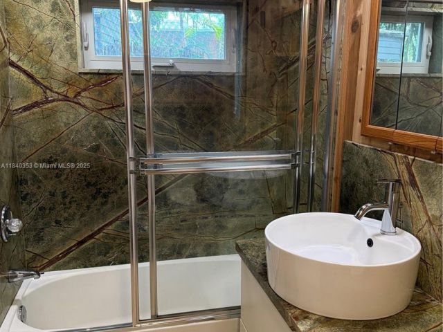 Дом в аренду по адресу 612 SW 11th Ct 612 - фото 6288258