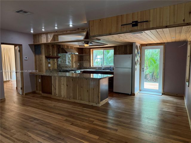 Дом в аренду по адресу 612 SW 11th Ct 612 - фото 6288264