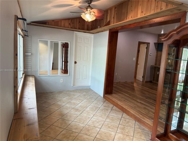 Дом в аренду по адресу 612 SW 11th Ct 612 - фото 6288265