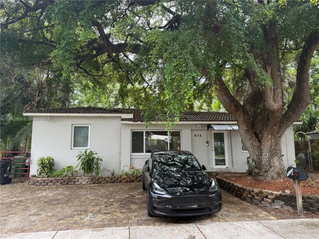 Дом в аренду по адресу 612 SW 11th Ct 612 - фото 6288267