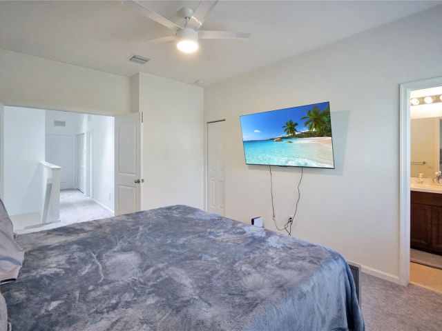 Дом в аренду по адресу 378 NE 47th Pl 378 - фото 6288893