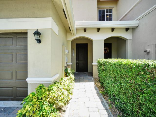 Дом в аренду по адресу 378 NE 47th Pl 378 - фото 6288905