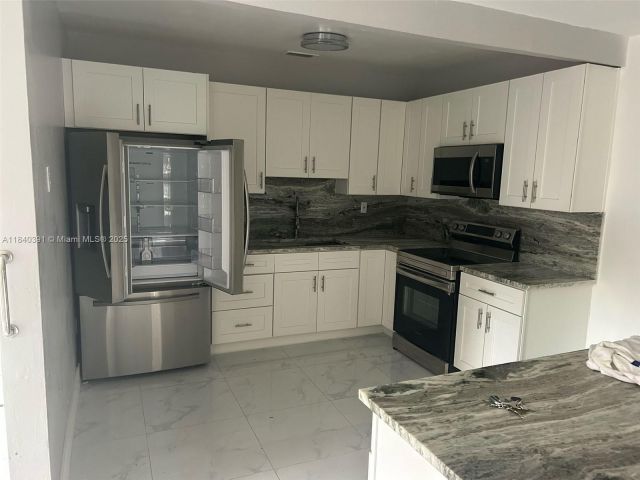 Продажа дома по адресу 3770 NW 197th St - фото 6287347
