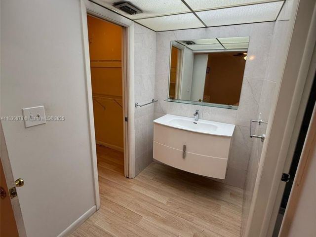 Дом в аренду по адресу 301 186th St - фото 6291922