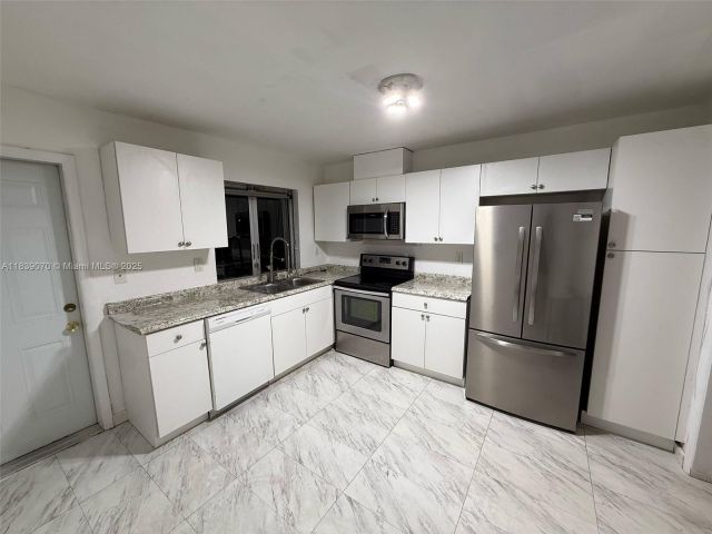 Дом в аренду по адресу 301 186th St - фото 6291929