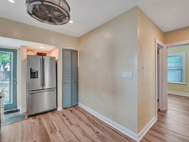 Продажа дома по адресу 301 SW 9th - фото 6291228