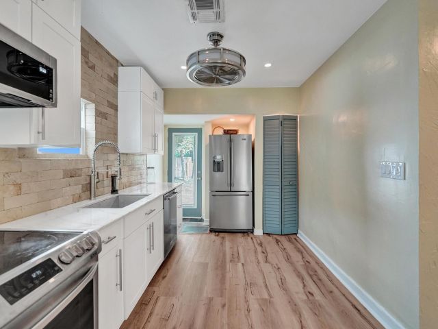 Продажа дома по адресу 301 SW 9th - фото 6291230