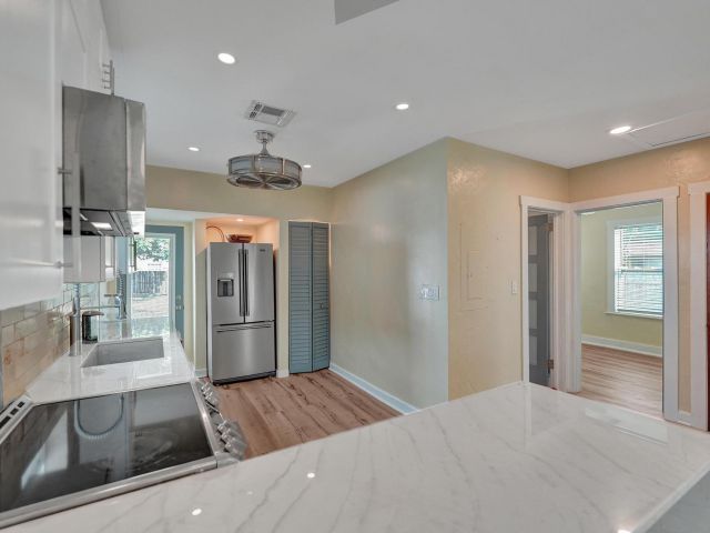 Продажа дома по адресу 301 SW 9th - фото 6291231