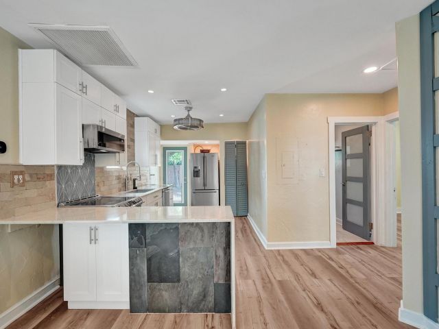 Продажа дома по адресу 301 SW 9th - фото 6291232