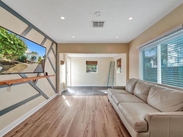 Продажа дома по адресу 301 SW 9th - фото 6291233