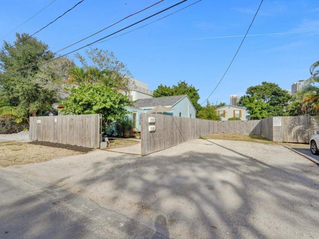 Продажа дома по адресу 301 SW 9th - фото 6291246