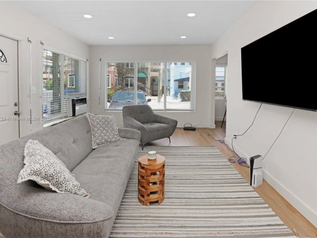 Дом в аренду по адресу 326 Van Buren St 326 - фото 6292450