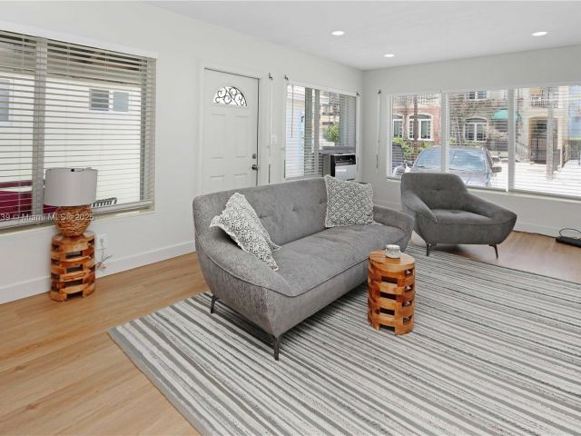 Дом в аренду по адресу 326 Van Buren St 326 - фото 6292451