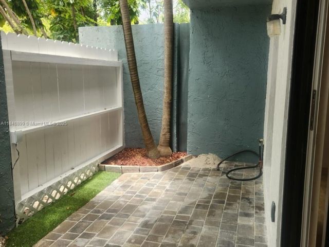 Дом в аренду по адресу 523 NE 38th St 6 - фото 6292830