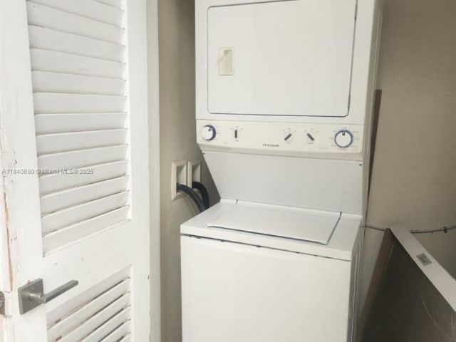 Дом в аренду по адресу 523 NE 38th St 6 - фото 6292837