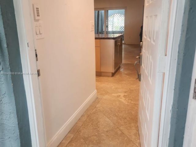 Дом в аренду по адресу 523 NE 38th St 6 - фото 6292838