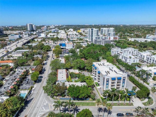 Дом в аренду по адресу 523 NE 38th St 6 - фото 6292844