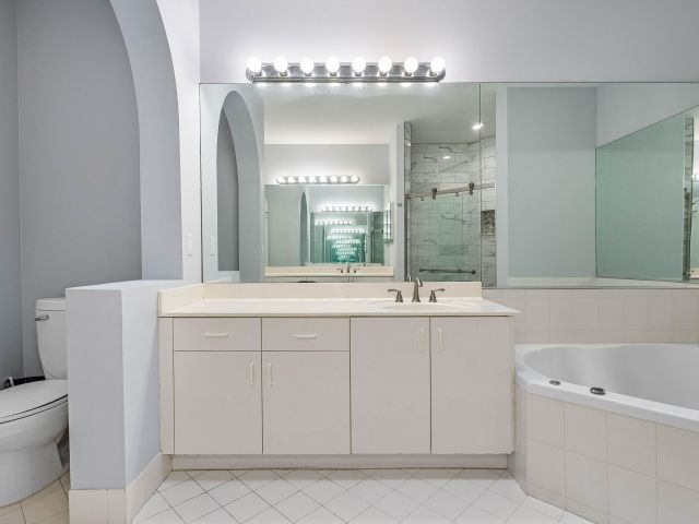 Продажа дома по адресу 17081 Newport Club Drive - фото 6318571