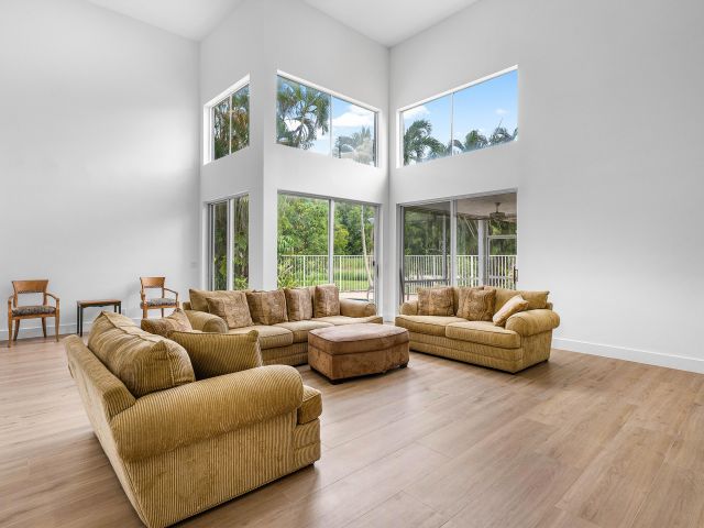 Продажа дома по адресу 17081 Newport Club Drive - фото 6318576