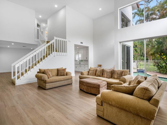 Продажа дома по адресу 17081 Newport Club Drive - фото 6318577