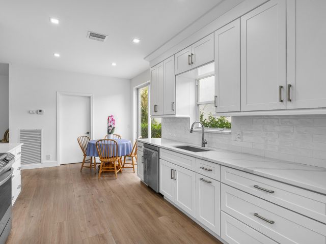 Продажа дома по адресу 17081 Newport Club Drive - фото 6318580