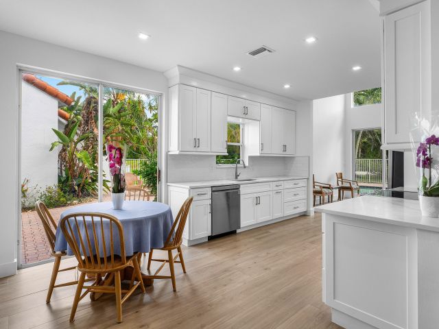 Продажа дома по адресу 17081 Newport Club Drive - фото 6318582