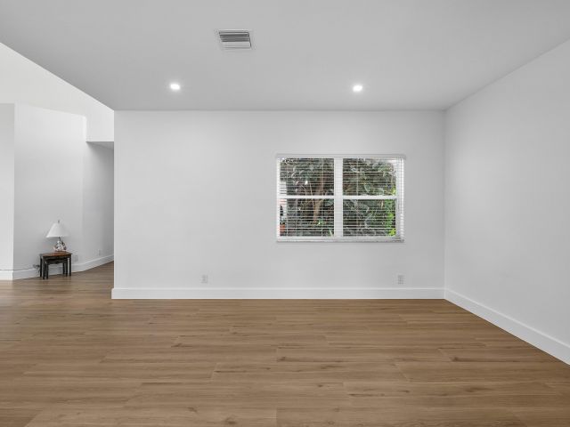 Продажа дома по адресу 17081 Newport Club Drive - фото 6318583