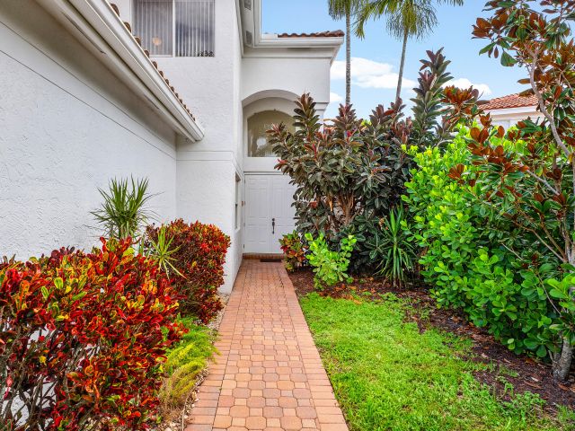 Продажа дома по адресу 17081 Newport Club Drive - фото 6318588