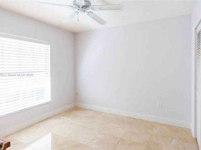 Продажа дома по адресу 10564 NW 57th St - фото 6293015