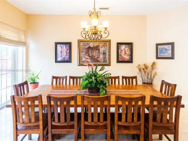 Продажа дома по адресу 10564 NW 57th St - фото 6293017