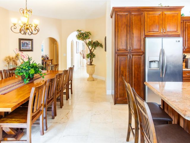 Продажа дома по адресу 10564 NW 57th St - фото 6293018