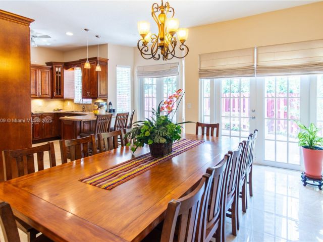 Продажа дома по адресу 10564 NW 57th St - фото 6293019