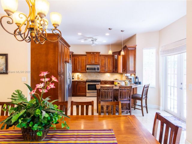 Продажа дома по адресу 10564 NW 57th St - фото 6293020