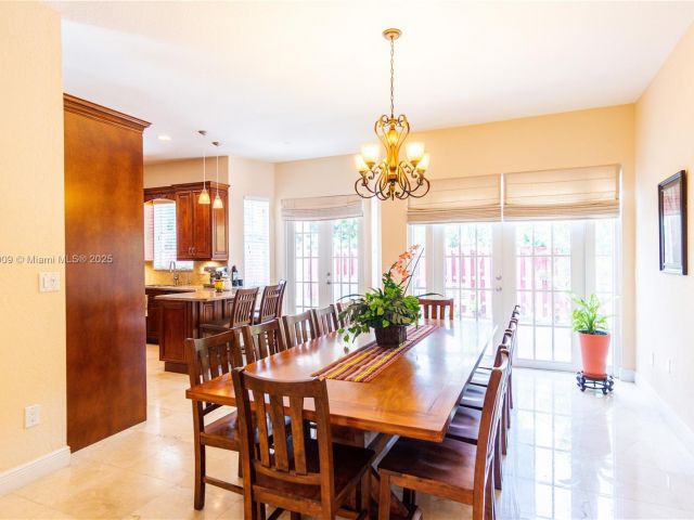 Продажа дома по адресу 10564 NW 57th St - фото 6293021