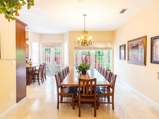 Продажа дома по адресу 10564 NW 57th St - фото 6293022