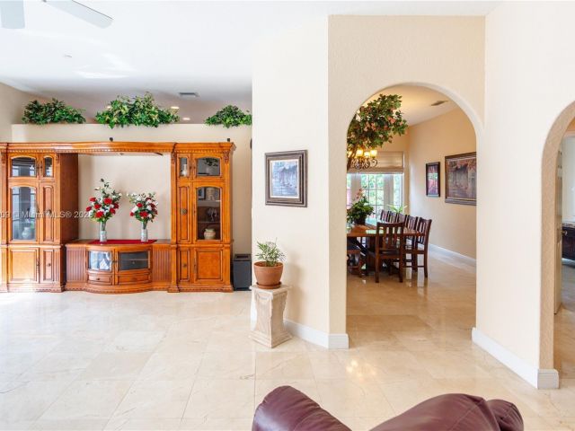 Продажа дома по адресу 10564 NW 57th St - фото 6293023