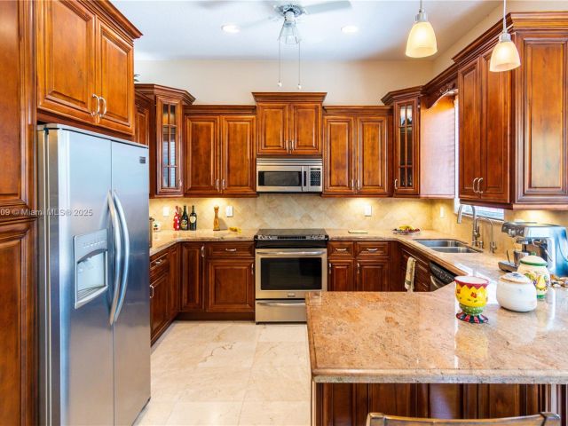 Продажа дома по адресу 10564 NW 57th St - фото 6293024