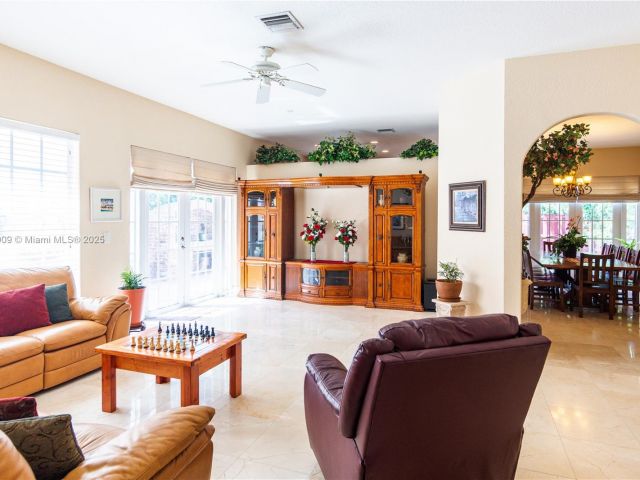 Продажа дома по адресу 10564 NW 57th St - фото 6293025