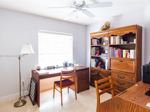 Продажа дома по адресу 10564 NW 57th St - фото 6293026